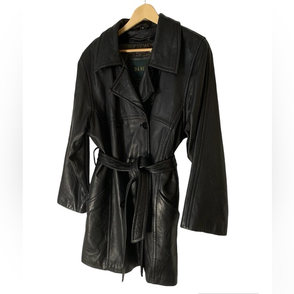 Danier Leather Thinsulate Coat with removable liner. - Picture 2 of 10